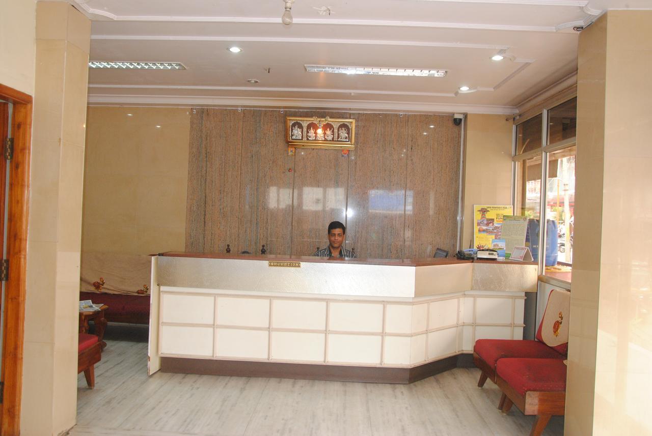 Hotel Sangeeth Lodging 迈索尔 外观 照片