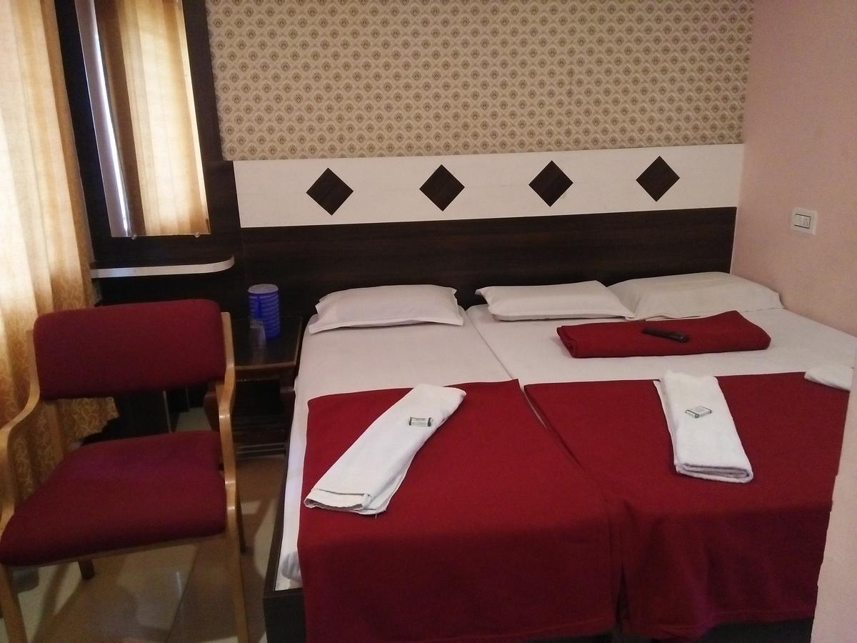 Hotel Sangeeth Lodging 迈索尔 外观 照片