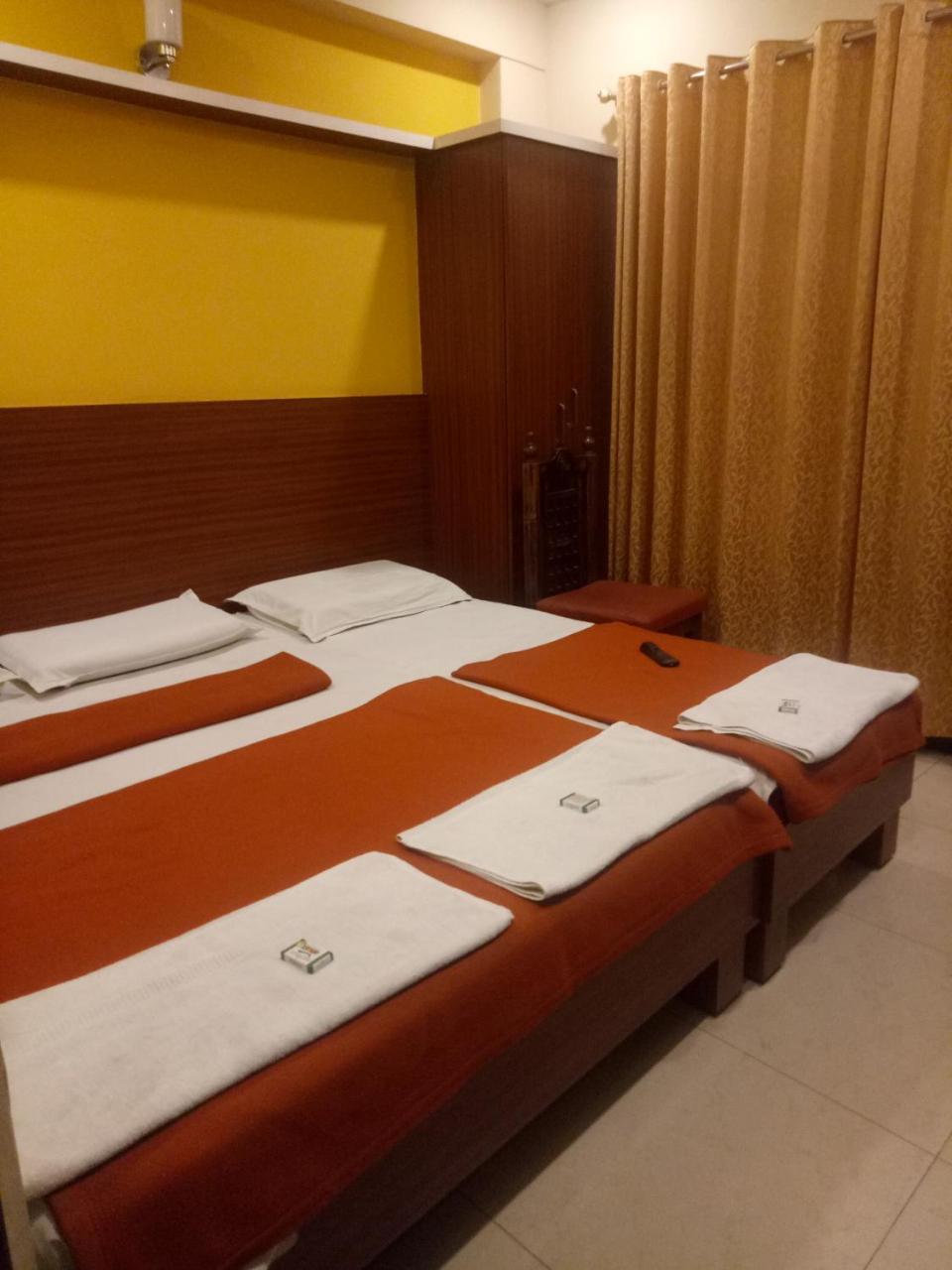 Hotel Sangeeth Lodging 迈索尔 外观 照片